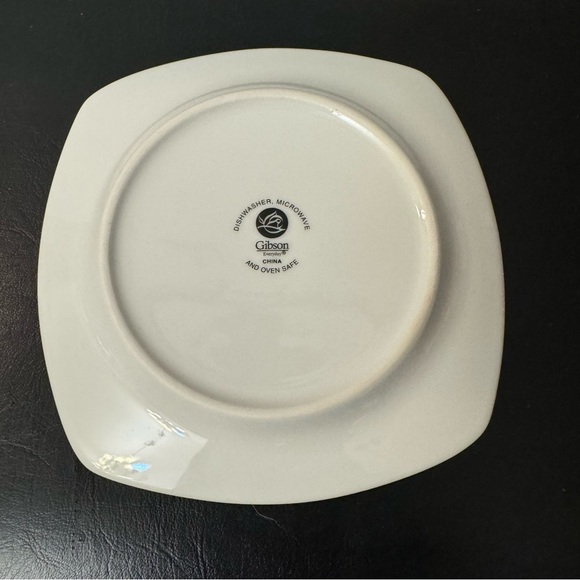 Gibson Home Porcelain China white and yellow Dinnerware Set - Service for 8 - Picture 5 of 5